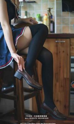 小尿奴憋尿灌水憋着不准尿_1080P完整版观看