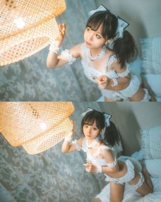 老太爷趴在含着她的乳_国产剧神马在线观看